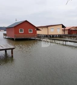 Bokodi-tó - lebegő falu