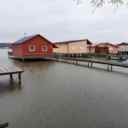 Bokodi-tó - lebegő falu, Oroszlány - Külső kép