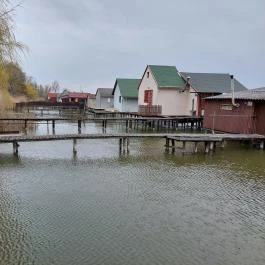 Bokodi-tó - lebegő falu, Oroszlány - Külső kép