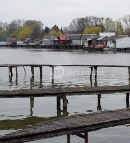 Bokodi-tó - lebegő falu