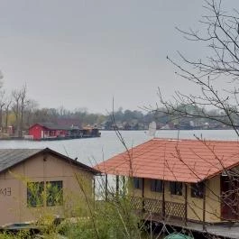 Bokodi-tó - lebegő falu, Oroszlány - Külső kép