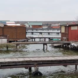 Bokodi-tó - lebegő falu, Oroszlány - Külső kép