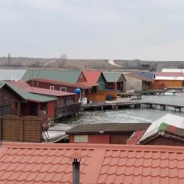 Bokodi-tó - lebegő falu, Oroszlány - Külső kép