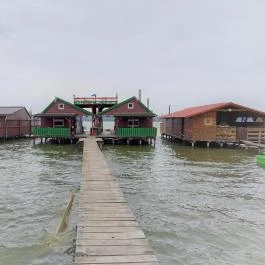 Bokodi-tó - lebegő falu, Oroszlány - Külső kép