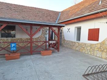 Bölcs Bagoly Étterem Baracska