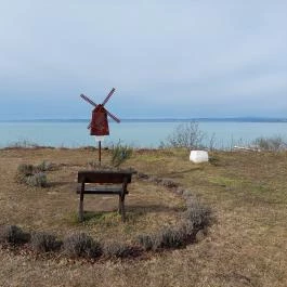 Boldogasszony Béke-Szeretet Emlékhelye Balatonvilágos - Külső kép