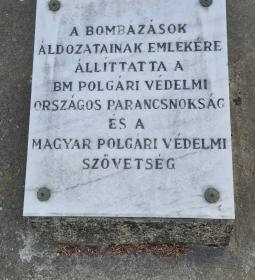A bombázások áldozatainak emlékműve