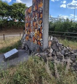 A bombázások áldozatainak emlékműve