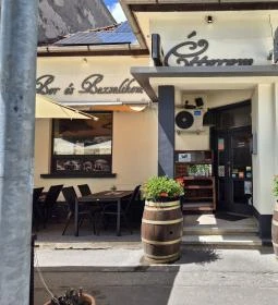 Bor & Bazsalikom Pizzeria, Étterem