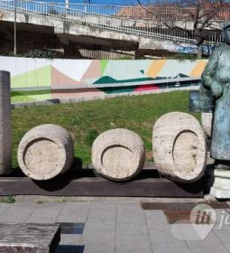 Borárus-szoborkompozíció