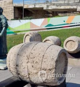 Borárus-szoborkompozíció