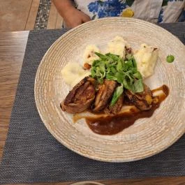 Borhotel Sziluett Farkasmály étterme Gyöngyös - Étel/ital