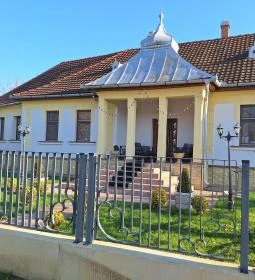 Bornemisza Kúria Wellness Apartman