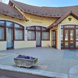 Borostyán Étterem Forráskút - Külső kép