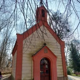 Borostyán-kút kápolna Bakonybél - Külső kép