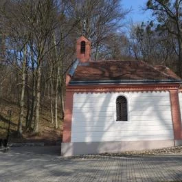 Borostyán-kút kápolna Bakonybél - Külső kép