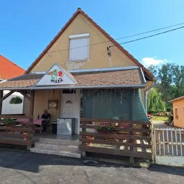 Borostyán pizzéria Kiskorpád - Külső kép
