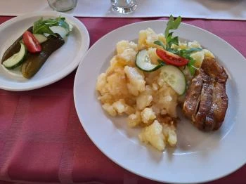 Borostyán Vendéglő Várda