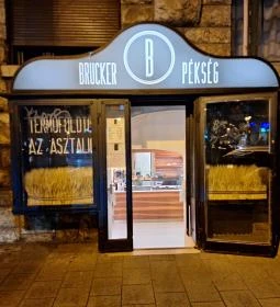 Brucker Pékség - Móricz