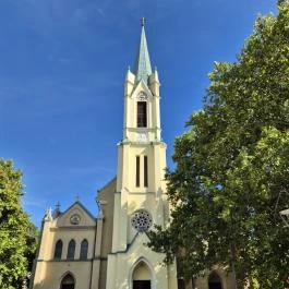 Budapesti Egek Királynéja templom Budapest - Külső kép