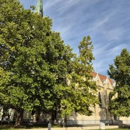 Budapesti Egek Királynéja templom Budapest - Külső kép