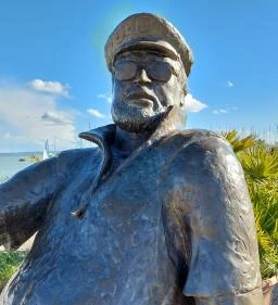 2. legjobb látnivaló: Bujtor István szobor