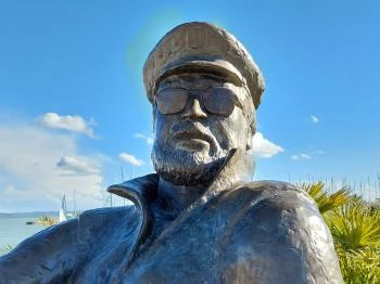 Bujtor István szobor Balatonfüred