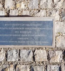 Bujtor István szobor