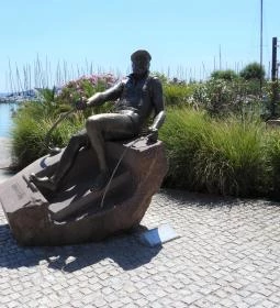 Bujtor István szobor