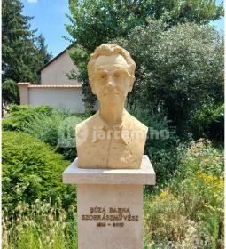 Búza Barna-mellszobor