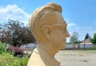 Búza Barna-mellszobor Sarkad