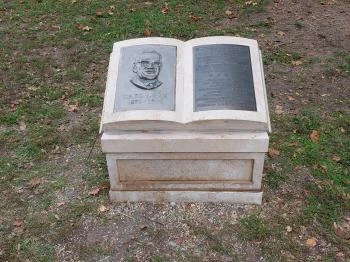 Carl Lutz domborműves emlékkő Budapest