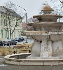 Centenáriumi díszkút