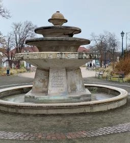 Centenáriumi díszkút