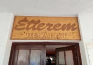 Chaplin Csárda Hahót