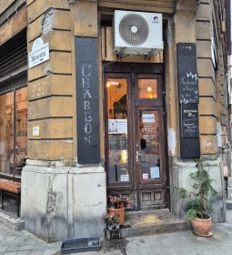 Charbon Art Café