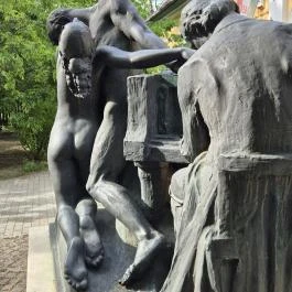 Chopin-szobor Gödöllő - Külső kép