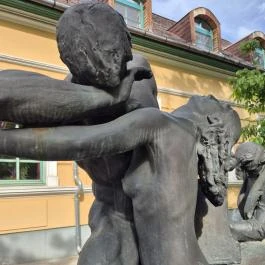 Chopin-szobor Gödöllő - Külső kép