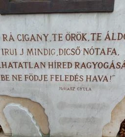 Cigányzenészek emlékműve