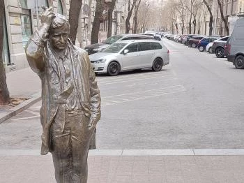 Columbo-szobor Budapest