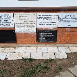 Csefalvay-kúria, Pincehely - Egyéb