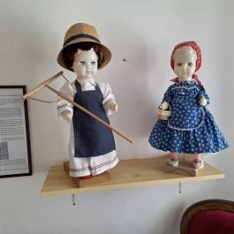 Csefalvay-kúria, Pincehely - Egyéb