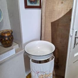 Csefalvay-kúria, Pincehely - Egyéb