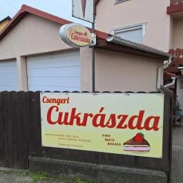 Csengeri Cukrászda Taksony - Külső kép