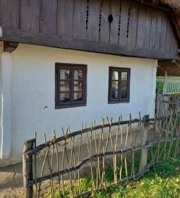 Csesztregi kanászház