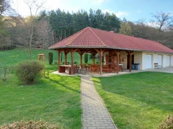 Csicsergő Szabadidőközpont Nova