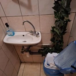 Csicsó Étterem Hőgyész - Mosdó