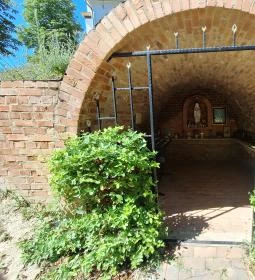 Csicsói kápolna és Szentkút