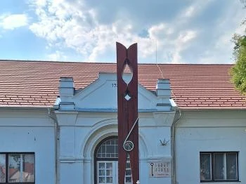 Csipesz szobor Abádszalók