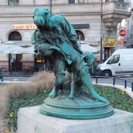 Csirkefogó-szobor Budapest - Külső kép